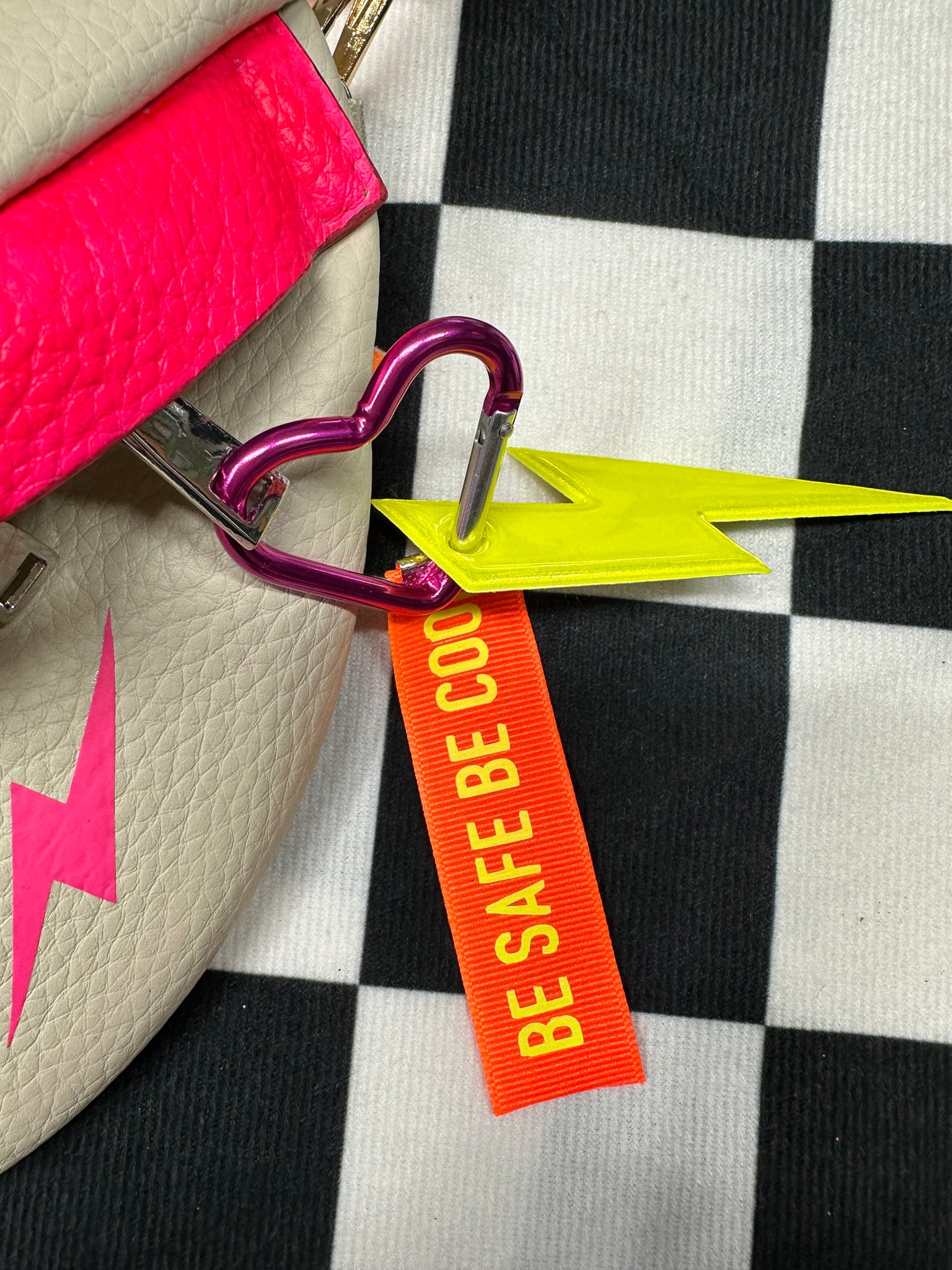 Fanny Pack neon with  asoorted accesories