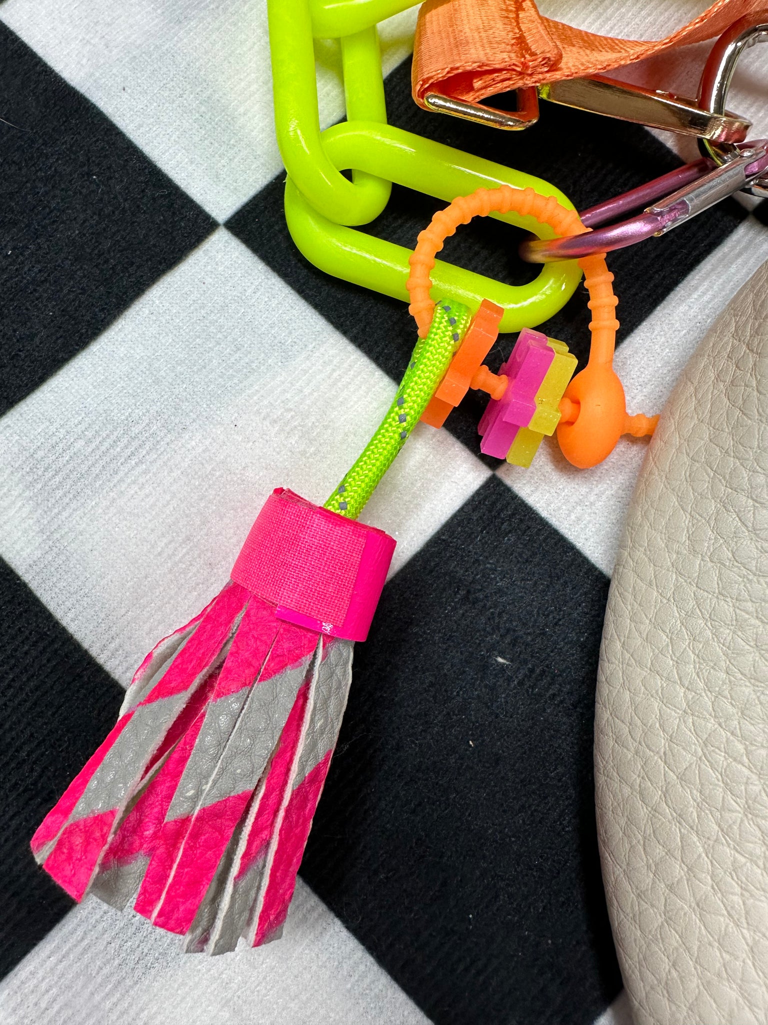 Fanny Pack neon with  asoorted accesories