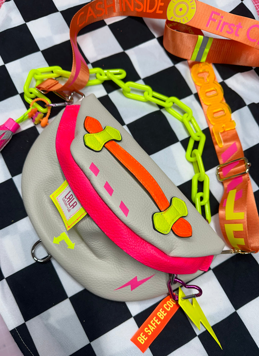 Fanny Pack neon with  asoorted accesories