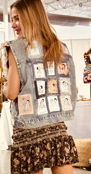 Chaleco : [vest] “ Amor es”