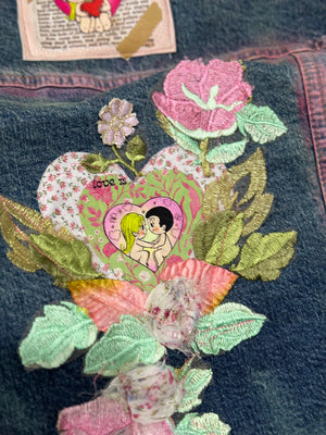 Chaleco : [vest] “ Amor es”