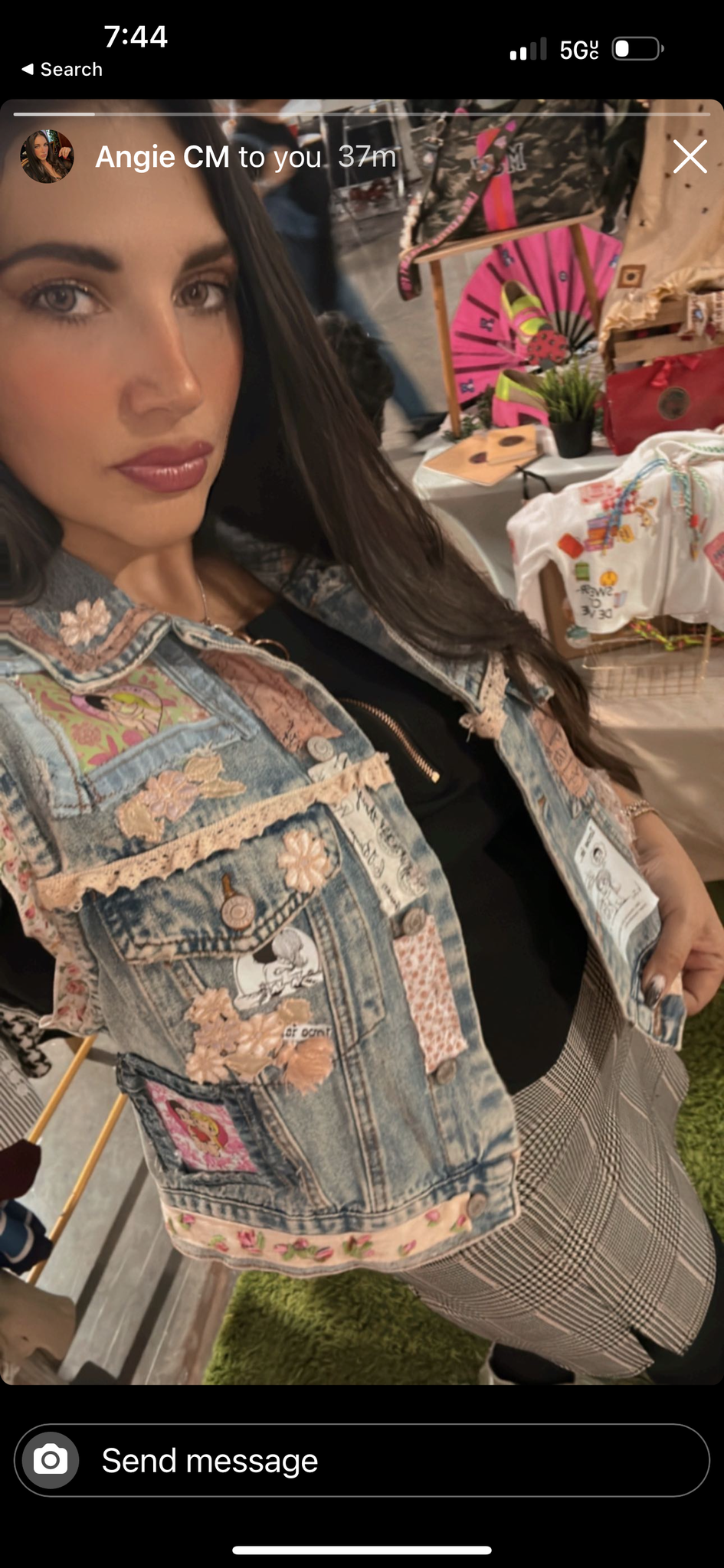 Chaleco : [vest] “ Amor es”