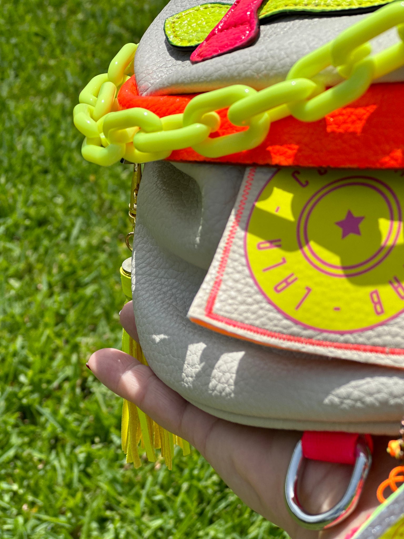 NE-NE.  Neutro- Neon Funny Pack- riñonera - bolso cruzado.