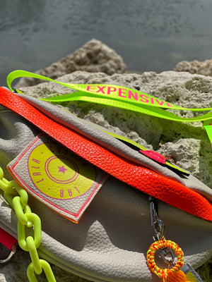 NE-NE.  Neutro- Neon Funny Pack- riñonera - bolso cruzado.